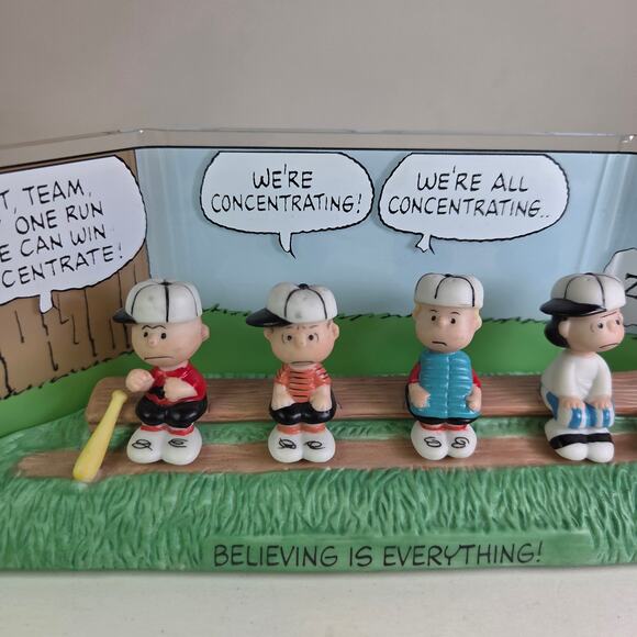 Hallmark Peanuts Gallery The Winning Team Baseball Figurine Snoopy 2000 LE - Picture 4 of 13